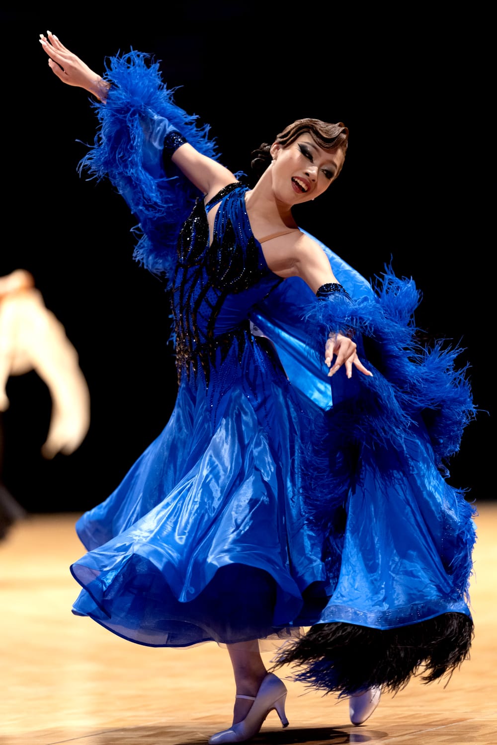 圖片說明（4）：世界排名第一的中華台北女將康歆妮沒受太大考驗，包辦狐步舞及維也納